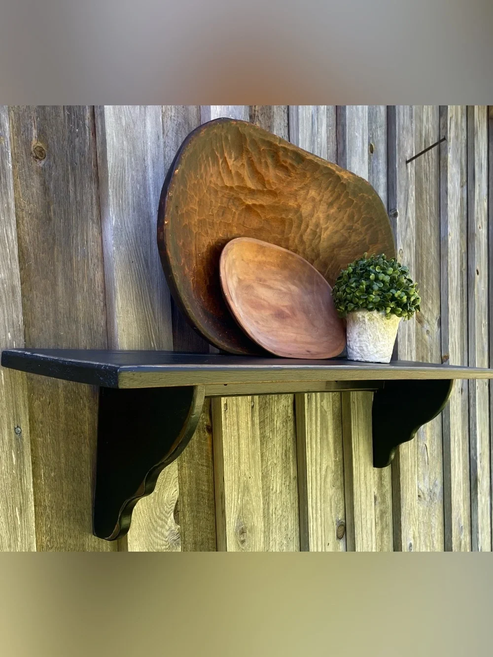 CLASSIC BLACK FARMHOUSE WALL SHELF WITH PLATE TRACK
